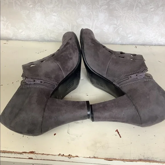 Grey Booties - Picture 3 of 7